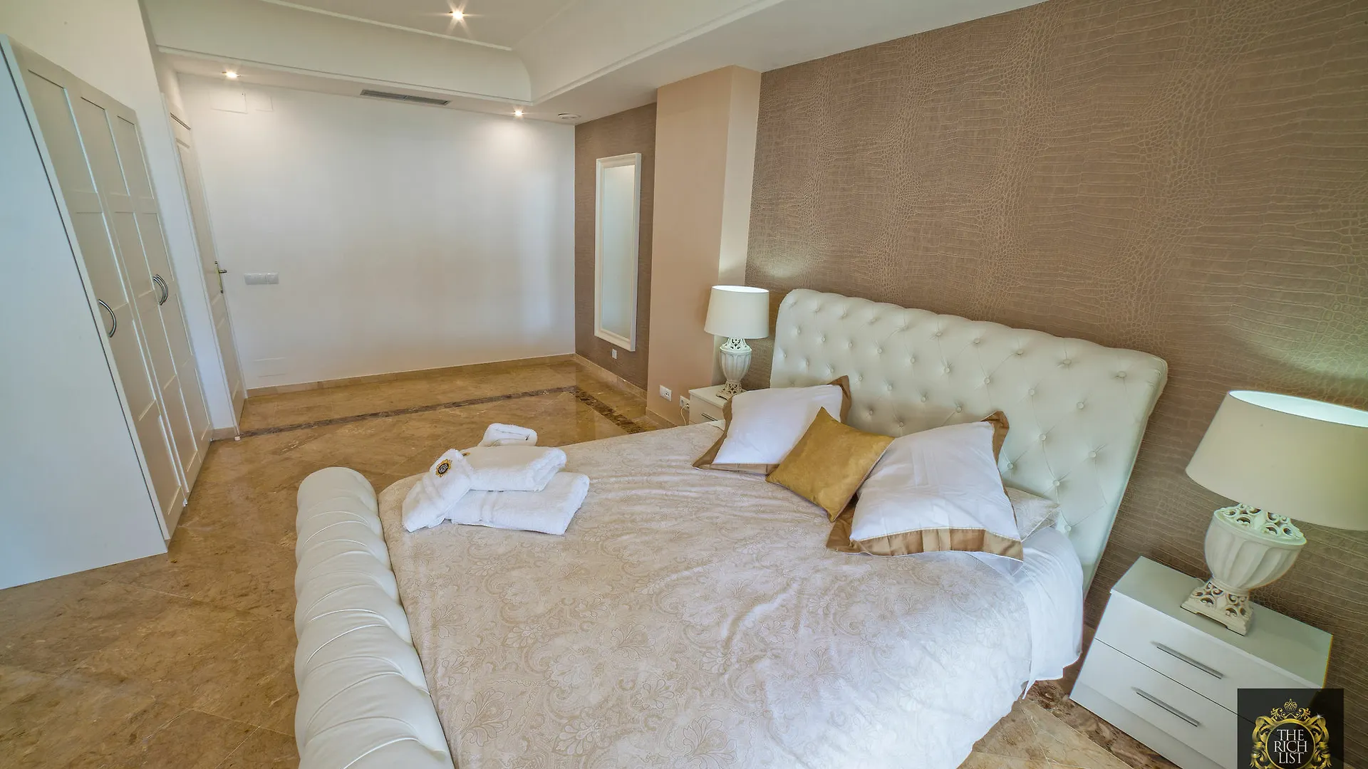 Banus Beach Apartments Марбелья