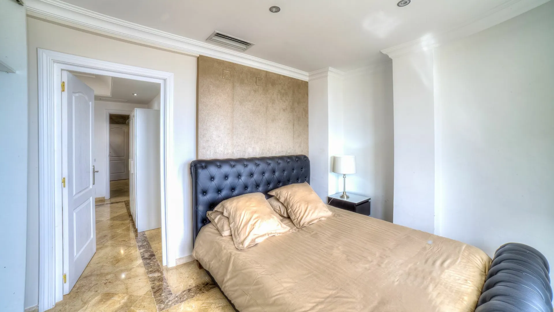 Banus Beach Apartments Марбелья